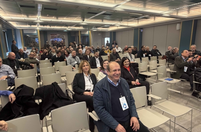 Ο Έφορος της ΠΟΕΣΥ Κώστας Βασιλάκης στο 10ο  Τακτικό  Πανελλαδικό Συνέδριο της ΠΟΕΣΥ που διεξήχθη στην Αθήνα, στις 14-15 Μαρτίου 2026