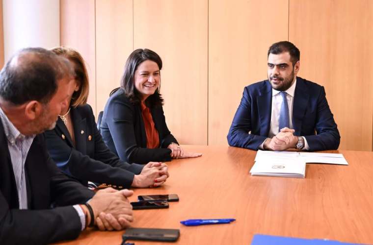 Από την  υπογραφή Συλλογικής Σύμβασης Εργασίας δημοσιογράφων που απασχολούνται στο Δημόσιο, τα ΝΠΔΔ, τους ΟΤΑ, τη ΓΓΕΕ, την ΕΡΤ και το ΑΠΕ-ΜΠΕ στις 23 Απριλίου 2024